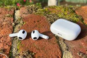 Next generation of AirPods will focus on high-end health, hearing features