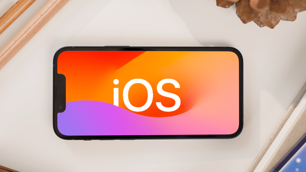 Logo de iOS 17 en iPhone 13